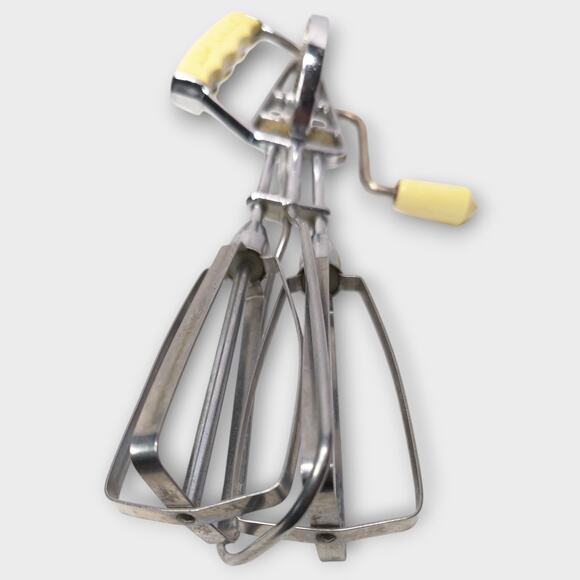 Vintage Maynard Yellow Hand Mixer Hand Beaters - Picture 2 of 5